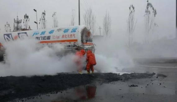 油罐車氣體泄漏現(xiàn)場(chǎng)1.png